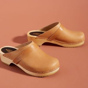 Swedish Hasbeens Leather Clogs Size 40